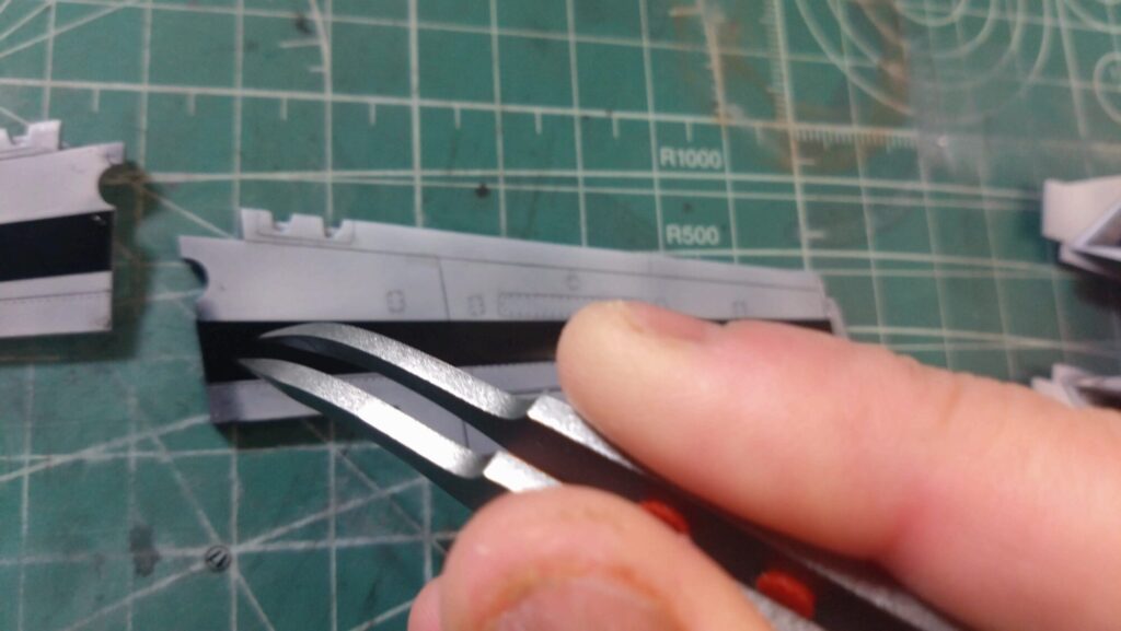 ハセガワ（Hasegawa）の1/72 VF-1 ストライクガウォークバルキリーを作成します。⑪大量の水転写式デカールを貼り付けるが、破れてしまった・・の画像