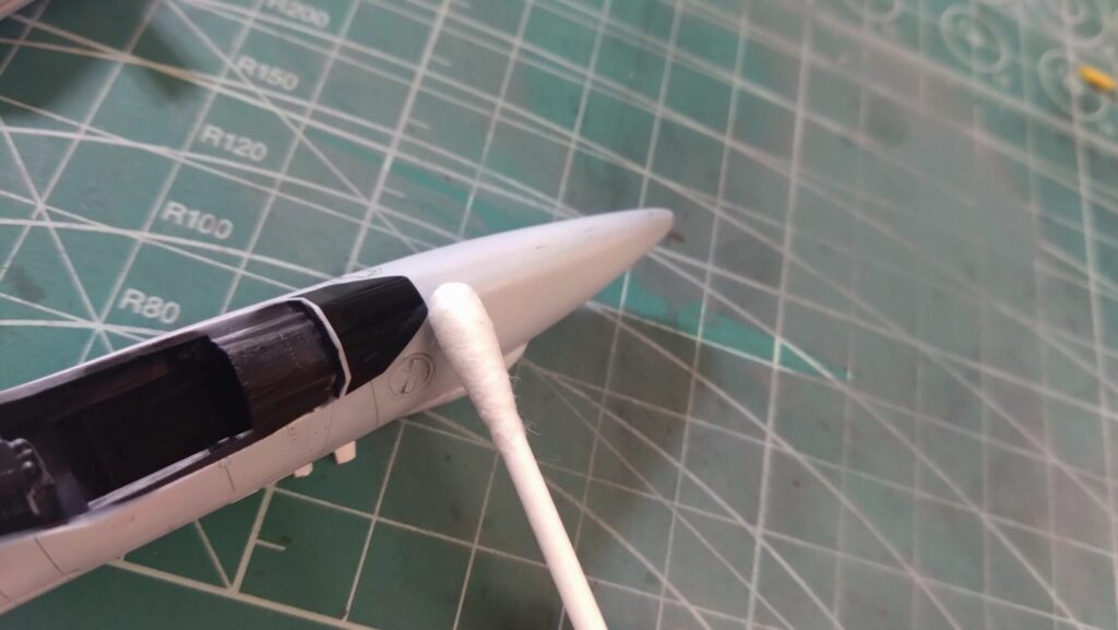 ハセガワ（Hasegawa）の1/72 VF-1 ストライクガウォークバルキリーを作成します。⑪大量の水転写式デカールを貼り付けるが、破れてしまった・・の画像