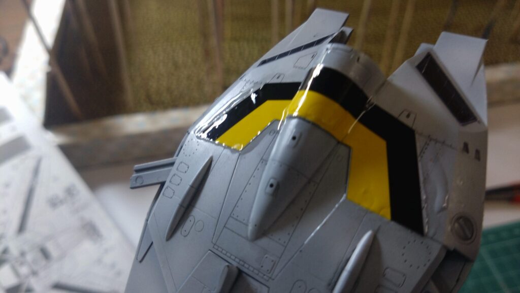 ハセガワ（Hasegawa）の1/72 VF-1 ストライクガウォークバルキリーを作成します。⑪大量の水転写式デカールを貼り付けるが、破れてしまった・・の画像