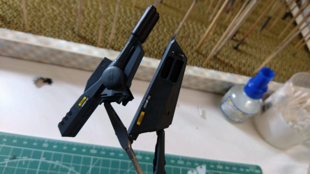 ハセガワ（Hasegawa）の1/72 VF-1 ストライクガウォークバルキリーを作成します。⑪大量の水転写式デカールを貼り付けるが、破れてしまった・・の画像