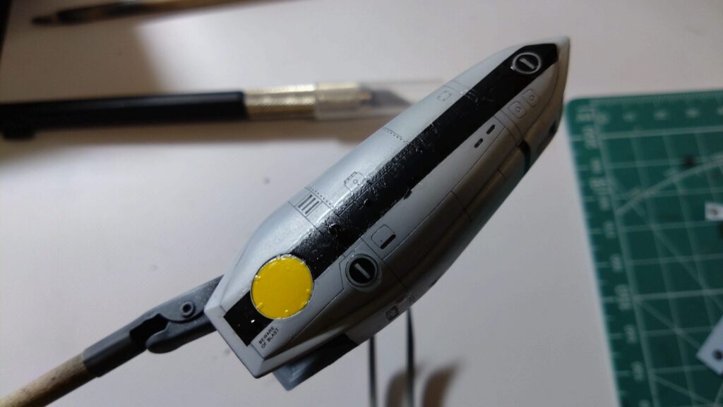 ハセガワ（Hasegawa）の1/72 VF-1 ストライクガウォークバルキリーを作成します。⑪大量の水転写式デカールを貼り付けるが、破れてしまった・・の画像