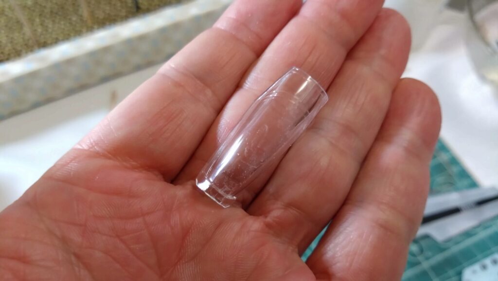 ハセガワ(Hasegawa)の1/72 VF-1 ストライクガウォークバルキリーを作成します。⑫クリアパーツのパーティングラインを消して筆塗、そしてトップコートを吹き付けますの画像