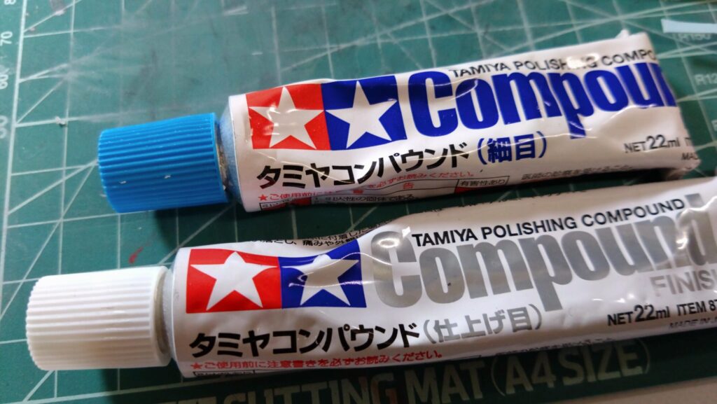 ハセガワ(Hasegawa)の1/72 VF-1 ストライクガウォークバルキリーを作成します。⑫クリアパーツのパーティングラインを消して筆塗、そしてトップコートを吹き付けますの画像