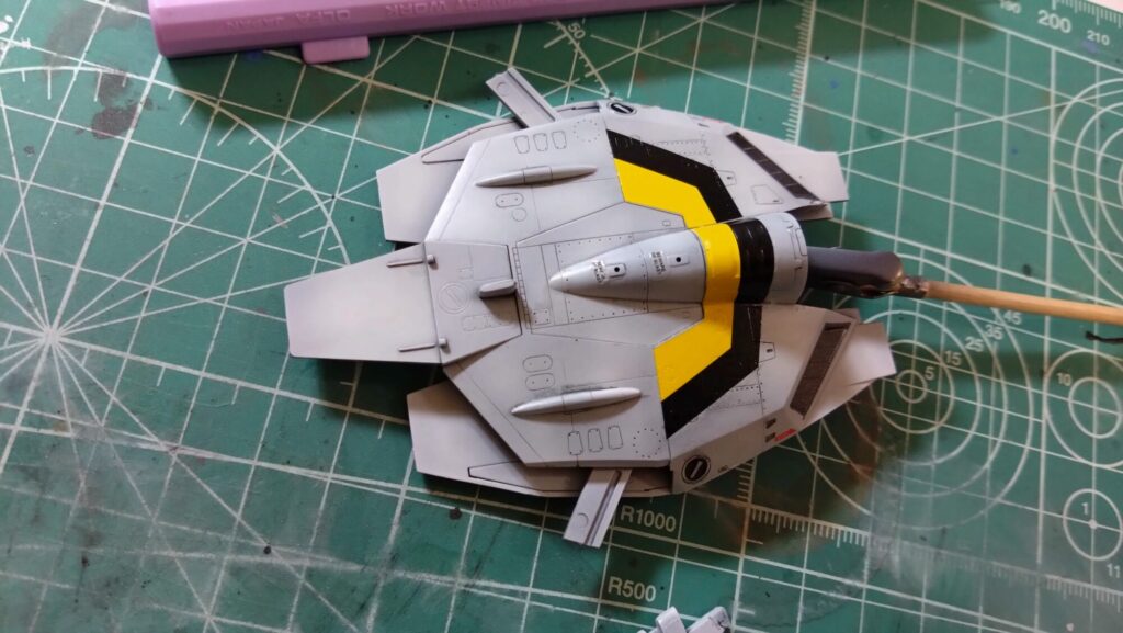 ハセガワ（Hasegawa）の1/72 VF-1 ストライクガウォークバルキリーを作成します。⑪大量の水転写式デカールを貼り付けるが、破れてしまった・・の画像