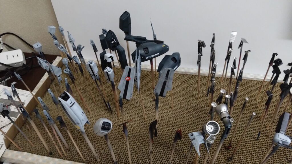 ハセガワ（Hasegawa）の1/72 VF-1 ストライクガウォークバルキリーを作成します。⑪大量の水転写式デカールを貼り付けるが、破れてしまった・・の画像