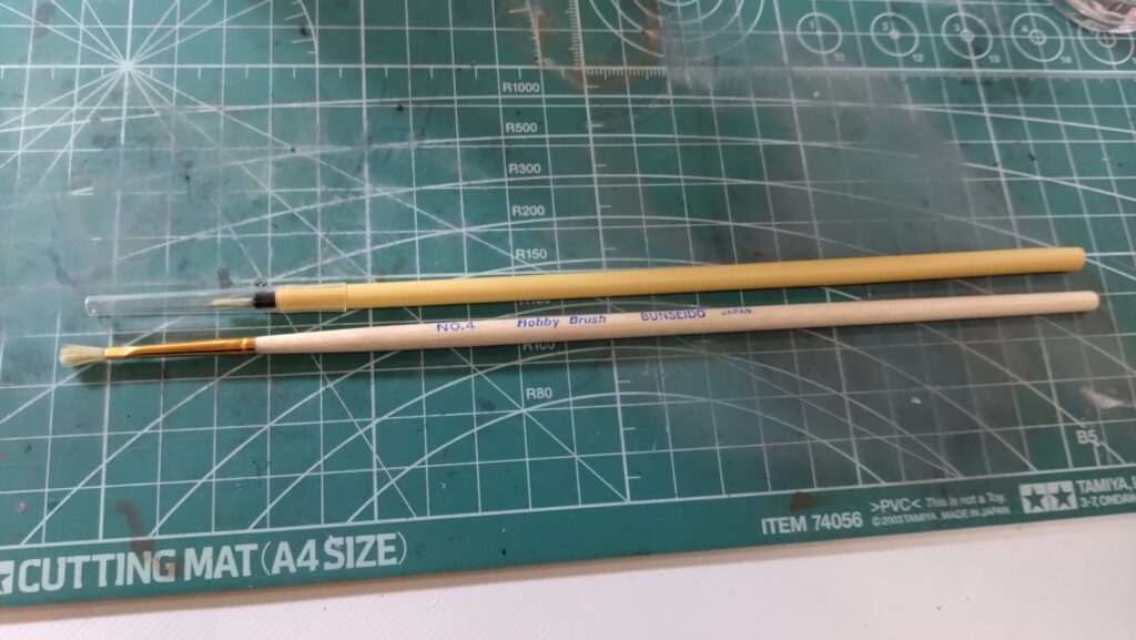 ハセガワ(Hasegawa)の1/72 VF-1 ストライクガウォークバルキリーを作成します。⑫クリアパーツのパーティングラインを消して筆塗、そしてトップコートを吹き付けますの画像