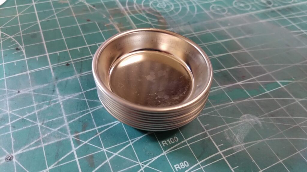 ハセガワ(Hasegawa)の1/72 VF-1 ストライクガウォークバルキリーを作成します。⑫クリアパーツのパーティングラインを消して筆塗、そしてトップコートを吹き付けますの画像