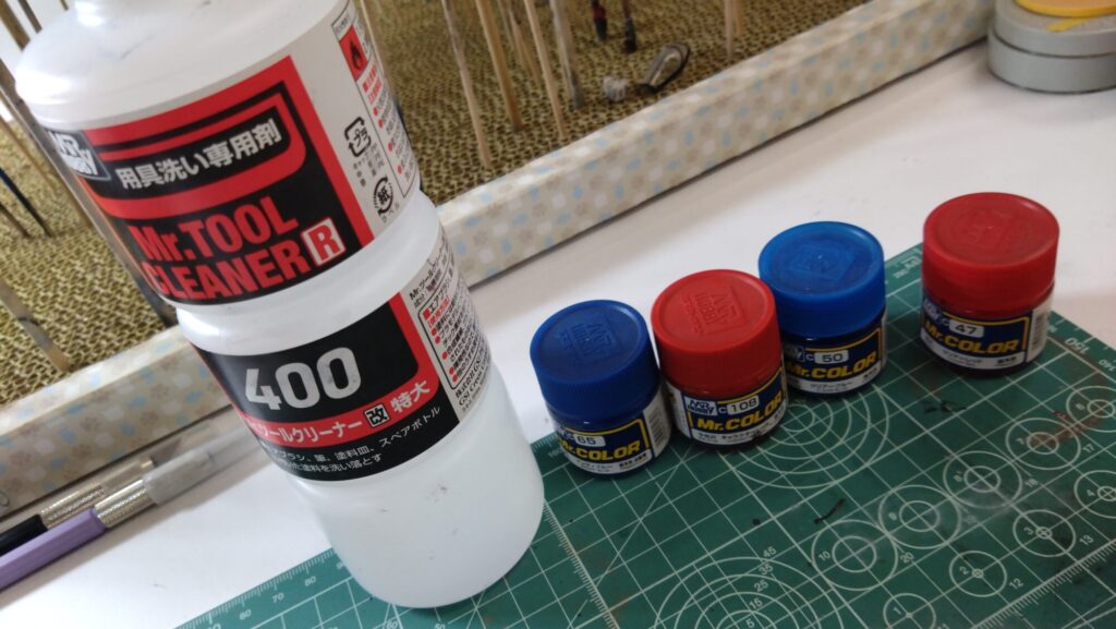 ハセガワ(Hasegawa)の1/72 VF-1 ストライクガウォークバルキリーを作成します。⑫クリアパーツのパーティングラインを消して筆塗、そしてトップコートを吹き付けますの画像