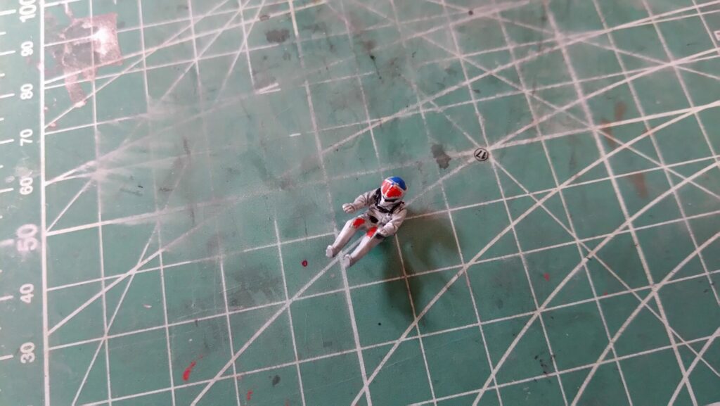ハセガワ(Hasegawa)の1/72 VF-1 ストライクガウォークバルキリーを作成します。⑫クリアパーツのパーティングラインを消して筆塗、そしてトップコートを吹き付けますの画像