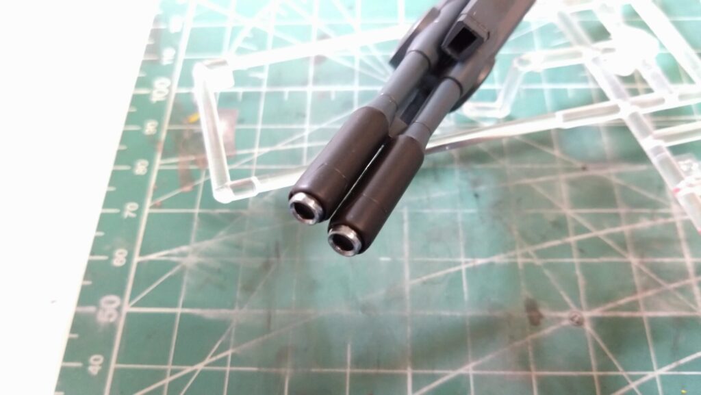 ハセガワ(Hasegawa)の1/72 VF-1 ストライクガウォークバルキリーを作成します。⑫クリアパーツのパーティングラインを消して筆塗、そしてトップコートを吹き付けますの画像