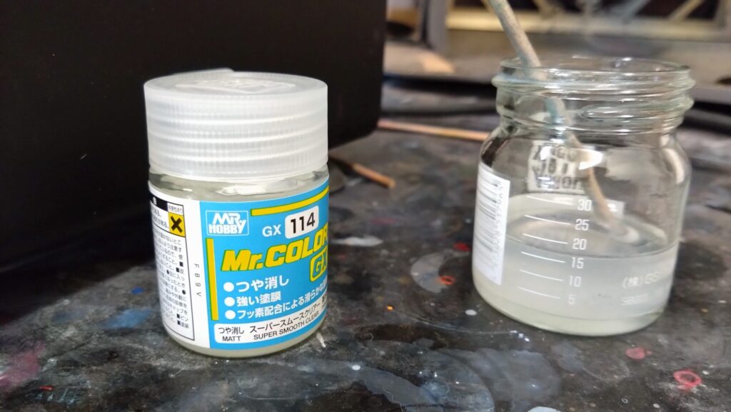 ハセガワ(Hasegawa)の1/72 VF-1 ストライクガウォークバルキリーを作成します。⑫クリアパーツのパーティングラインを消して筆塗、そしてトップコートを吹き付けますの画像