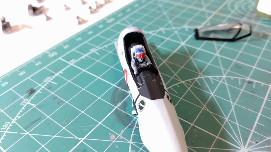 ハセガワ（Hasegawa）の1/72 VF-1 ストライクガウォークバルキリー、今回の最終組み立てで完成ですの画像