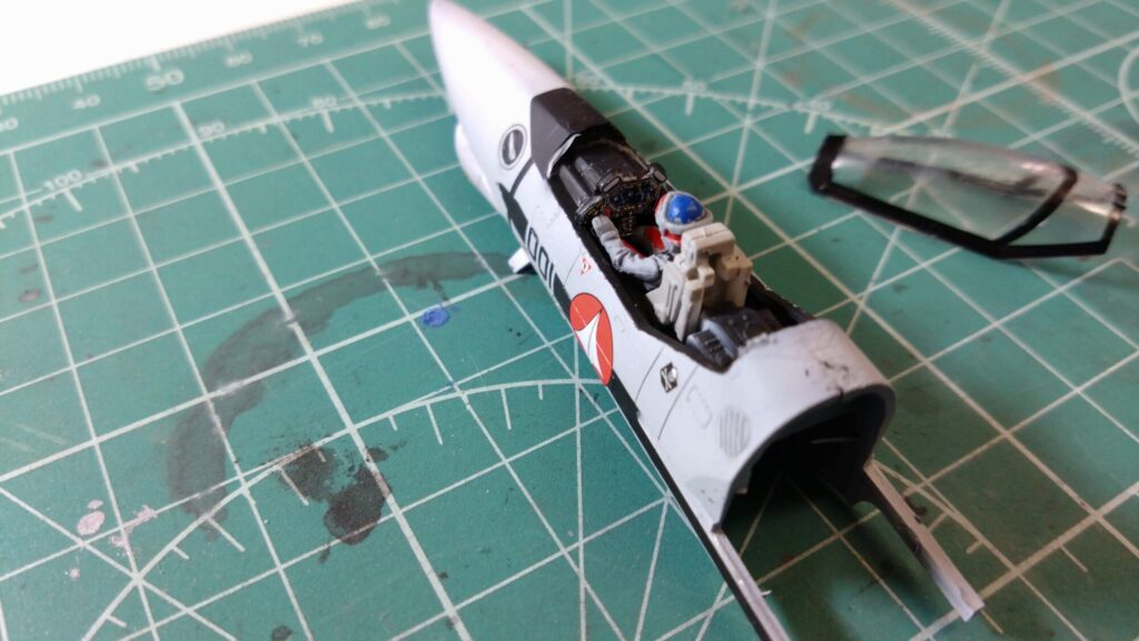ハセガワ（Hasegawa）の1/72 VF-1 ストライクガウォークバルキリー、今回の最終組み立てで完成ですの画像
