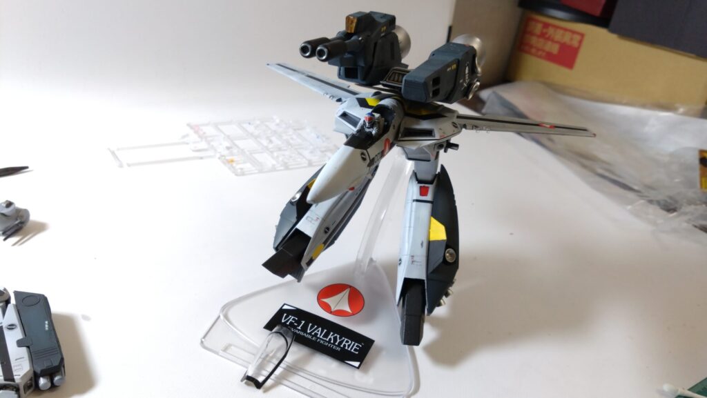 ハセガワ（Hasegawa）の1/72 VF-1 ストライクガウォークバルキリー、今回の最終組み立てで完成ですの画像