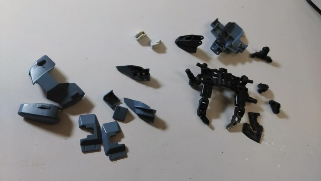 中古組み立て済みのMGゼータプラスA1+C1を分解して合成します。中古MGガンプラを再構築しながら改造する準備をするの画像