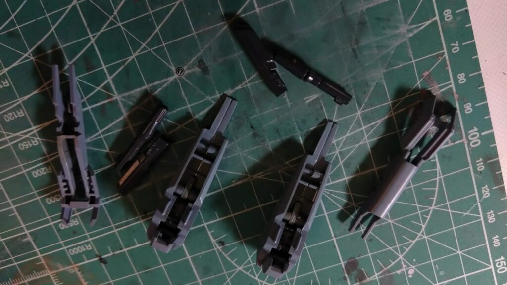 中古組み立て済みのMGゼータプラスA1+C1を分解して合成します。中古MGガンプラを再構築しながら改造する準備をするの画像