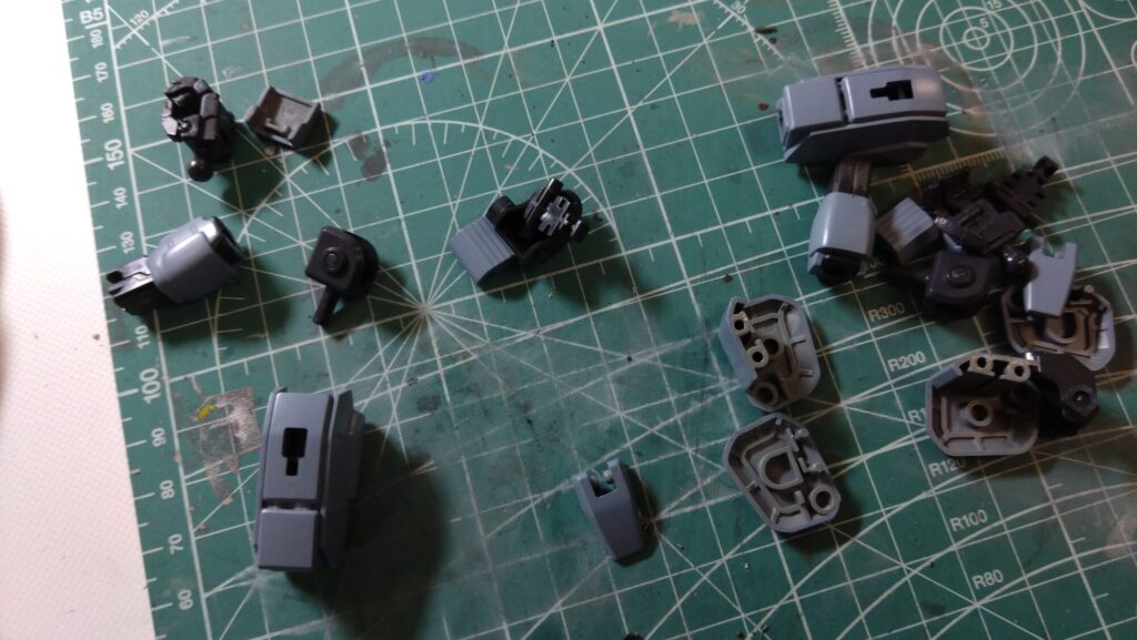 中古組み立て済みのMGゼータプラスA1+C1を分解して合成します。中古MGガンプラを再構築しながら改造する準備をするの画像