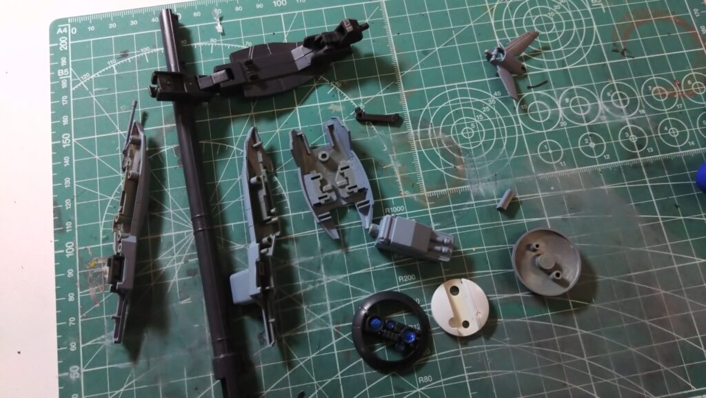 中古組み立て済みのMGゼータプラスA1+C1を分解して合成します。中古MGガンプラを再構築しながら改造する準備をするの画像