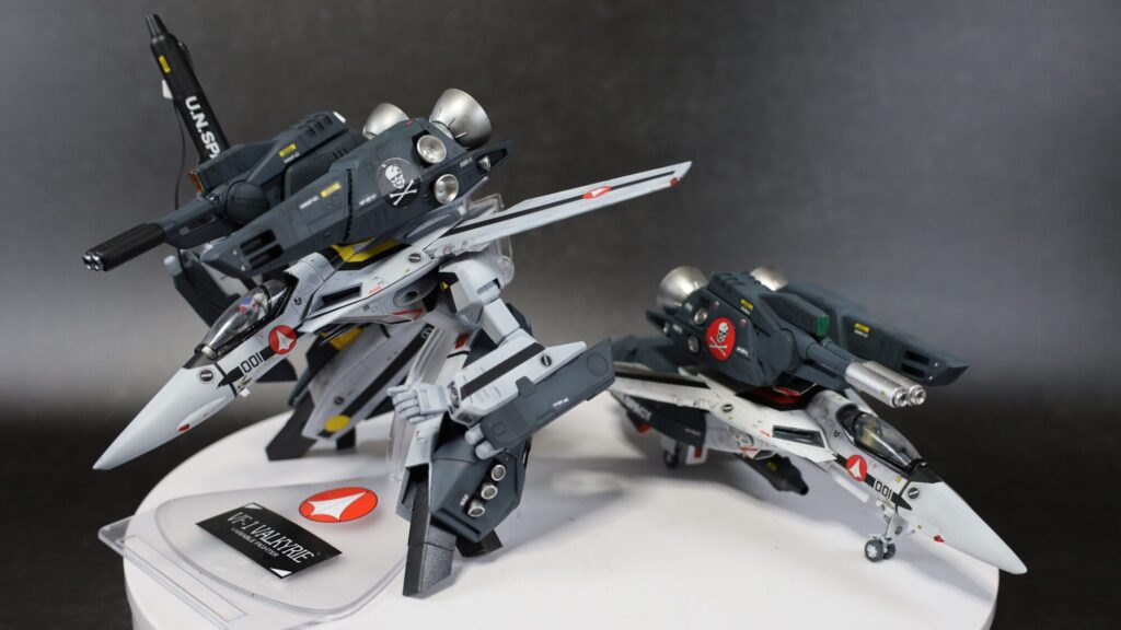 ハセガワ（Hasegawa）の1/72 VF-1 ストライクガウォークバルキリーを作成します。⑭完成編、ガウォークとファイターを並べてギャラリーしますの画像