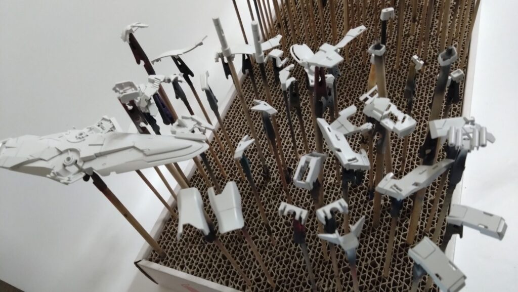 MG 1/100 ナラティブガンダム C装備 Ver.Kaを塗装作成します。③カラーリングを決めて、ネコの手装備して塗装準備します。（機動戦士ガンダムNT）の画像