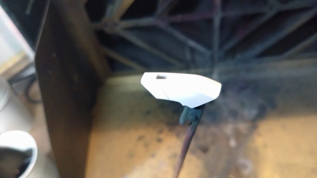 MG 1/100 ナラティブガンダム C装備 Ver.Kaを塗装作成します。④塗装作業の最初はサーフェイサーを吹くことから・・・。（機動戦士ガンダムNT）の画像