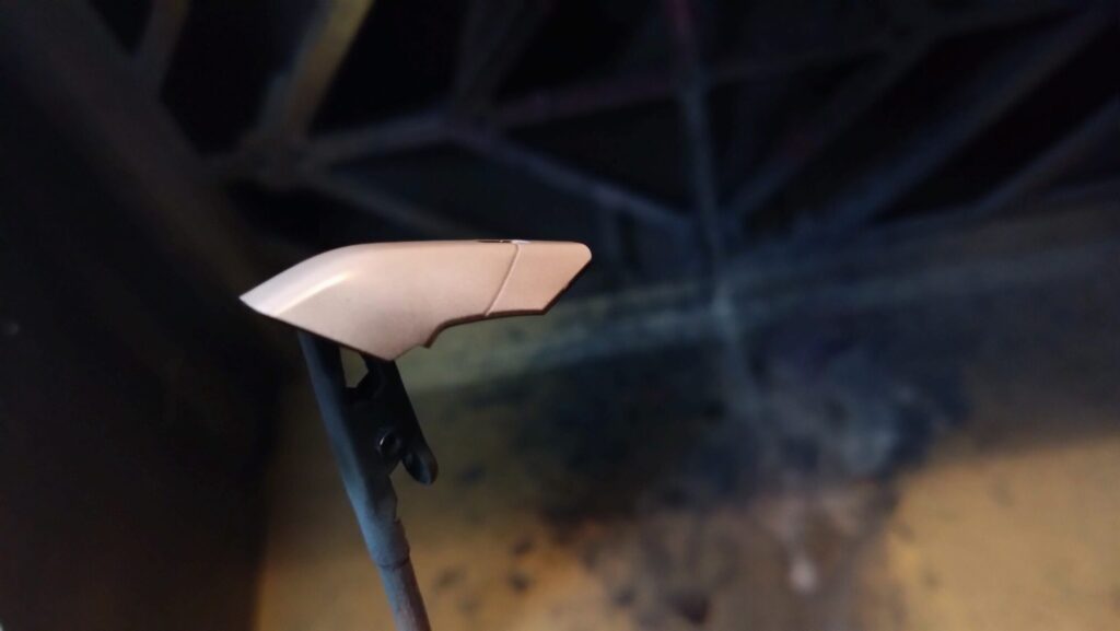 MG 1/100 ナラティブガンダム C装備 Ver.Kaを塗装作成します。④塗装作業の最初はサーフェイサーを吹くことから・・・。（機動戦士ガンダムNT）の画像