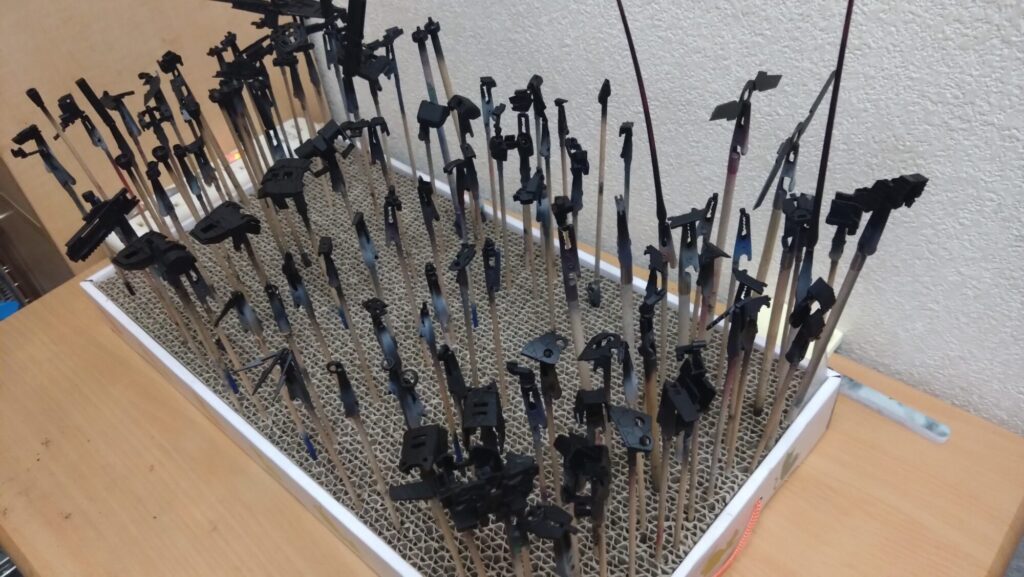 MG 1/100 ナラティブガンダム C装備 Ver.Kaを塗装作成します。④塗装作業の最初はサーフェイサーを吹くことから・・・。（機動戦士ガンダムNT）の画像