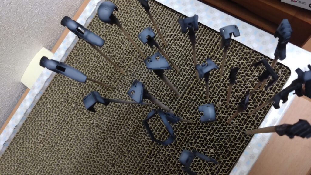 MG 1/100 ナラティブガンダム C装備 Ver.Kaを塗装作成します。⑥トリガーアクションで黒立ち上げ塗装が上手になりたい。（機動戦士ガンダムNT）の画像