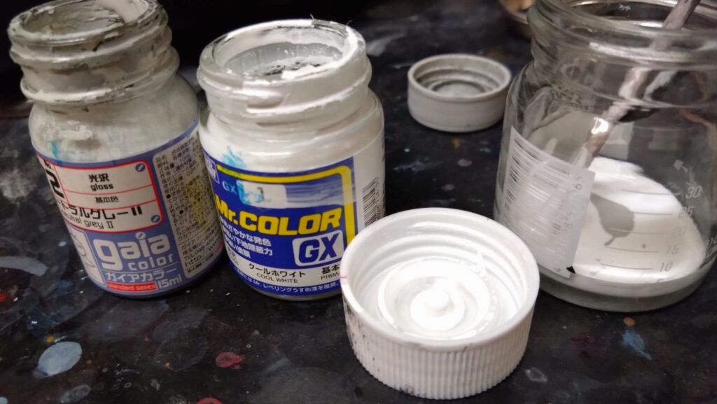 MG 1/100 ナラティブガンダム C装備 Ver.Kaを塗装作成します。⑦トリガーアクション編、ガンダムホワイトを黒立ち上げのグラデーション塗装します。（機動戦士ガンダムNT）の画像