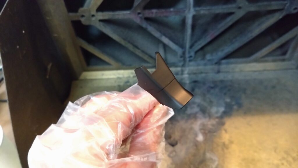 MG 1/100 ナラティブガンダム C装備 Ver.Kaを塗装作成します。⑦トリガーアクション編、ガンダムホワイトを黒立ち上げのグラデーション塗装します。（機動戦士ガンダムNT）の画像