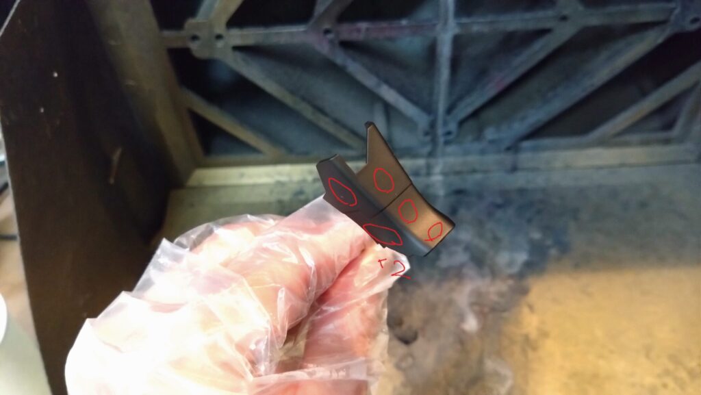 MG 1/100 ナラティブガンダム C装備 Ver.Kaを塗装作成します。⑦トリガーアクション編、ガンダムホワイトを黒立ち上げのグラデーション塗装します。（機動戦士ガンダムNT）の画像