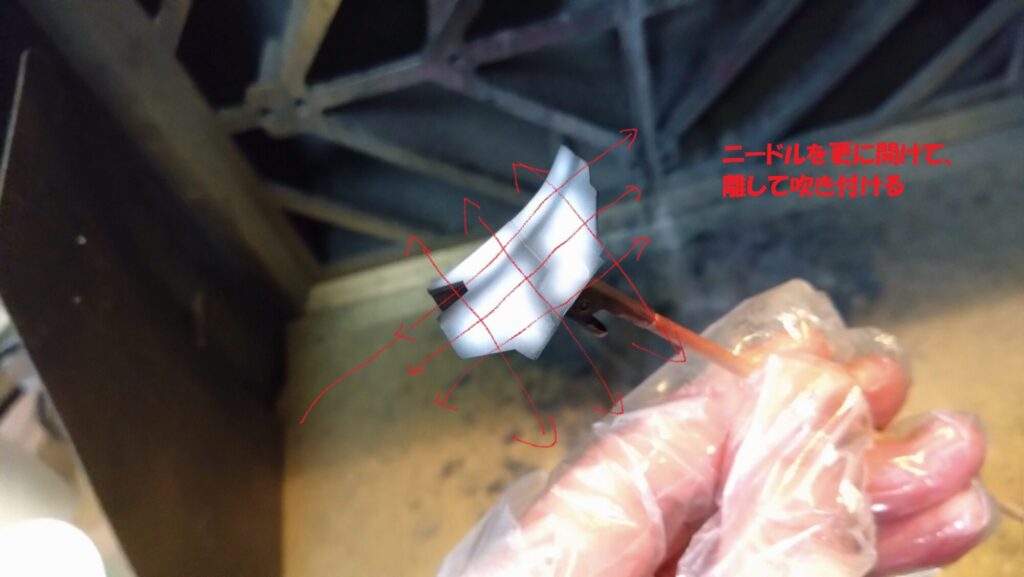 MG 1/100 ナラティブガンダム C装備 Ver.Kaを塗装作成します。⑦トリガーアクション編、ガンダムホワイトを黒立ち上げのグラデーション塗装します。（機動戦士ガンダムNT）の画像