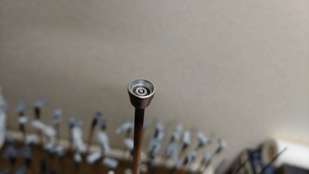 MG 1/100 ナラティブガンダム C装備 Ver.Kaを塗装作成します。⑧サイコフレームをギラっと塗装したいので下地にシルバーを塗る。（機動戦士ガンダムNT）の画像