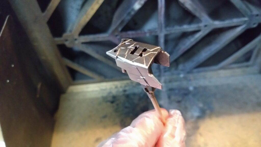 MG 1/100 ナラティブガンダム C装備 Ver.Kaを塗装作成します。⑧サイコフレームをギラっと塗装したいので下地にシルバーを塗る。（機動戦士ガンダムNT）の画像