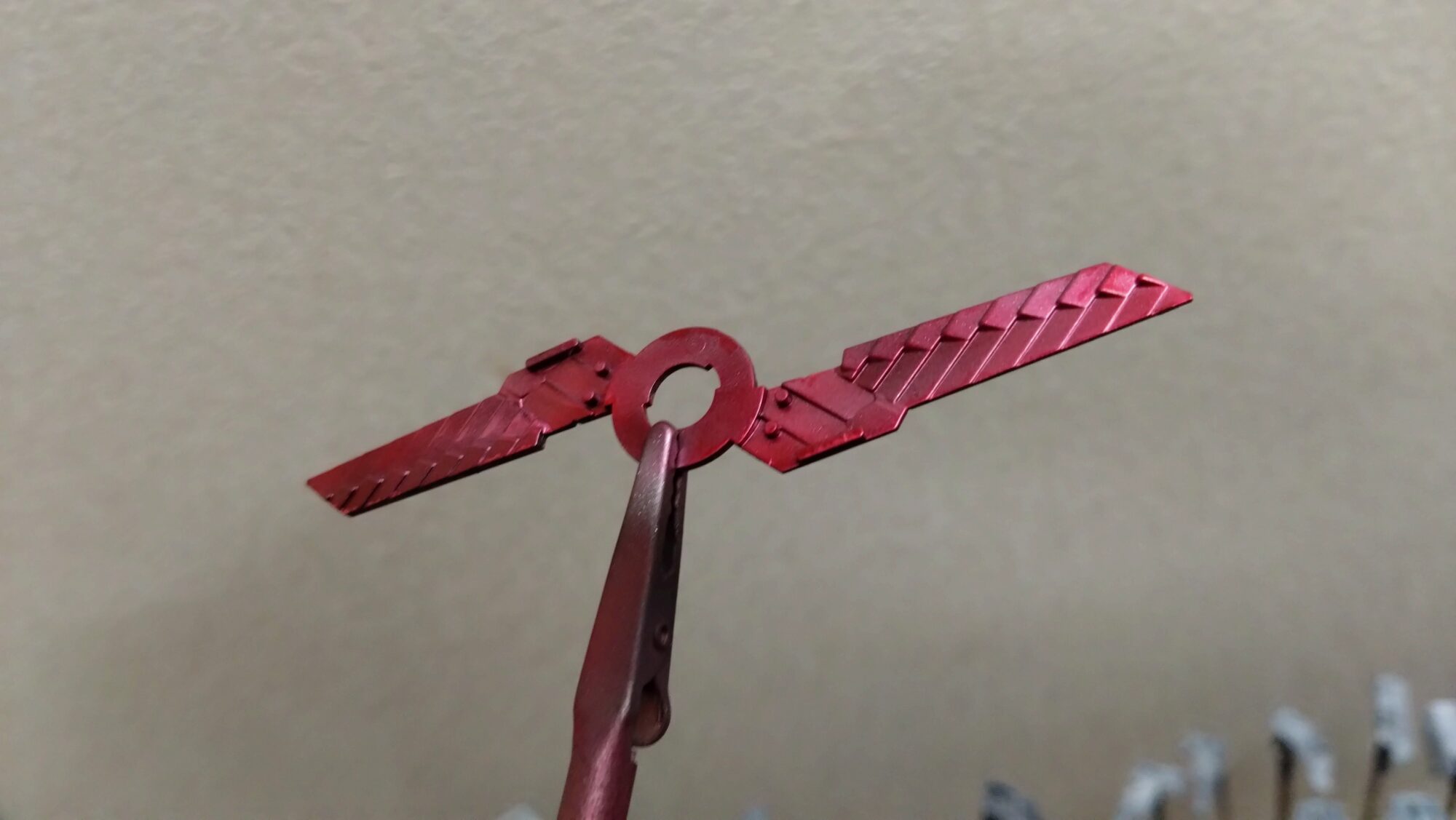 MG 1/100 ナラティブガンダム C装備 Ver.Kaを塗装作成します。⑧サイコフレームをギラっと塗装したいので下地にシルバーを塗る。（機動戦士ガンダムNT）の画像