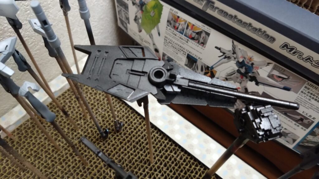 MG 1/100 ナラティブガンダム C装備 Ver.Kaを塗装作成します。⑧サイコフレームをギラっと塗装したいので下地にシルバーを塗る。（機動戦士ガンダムNT）の画像