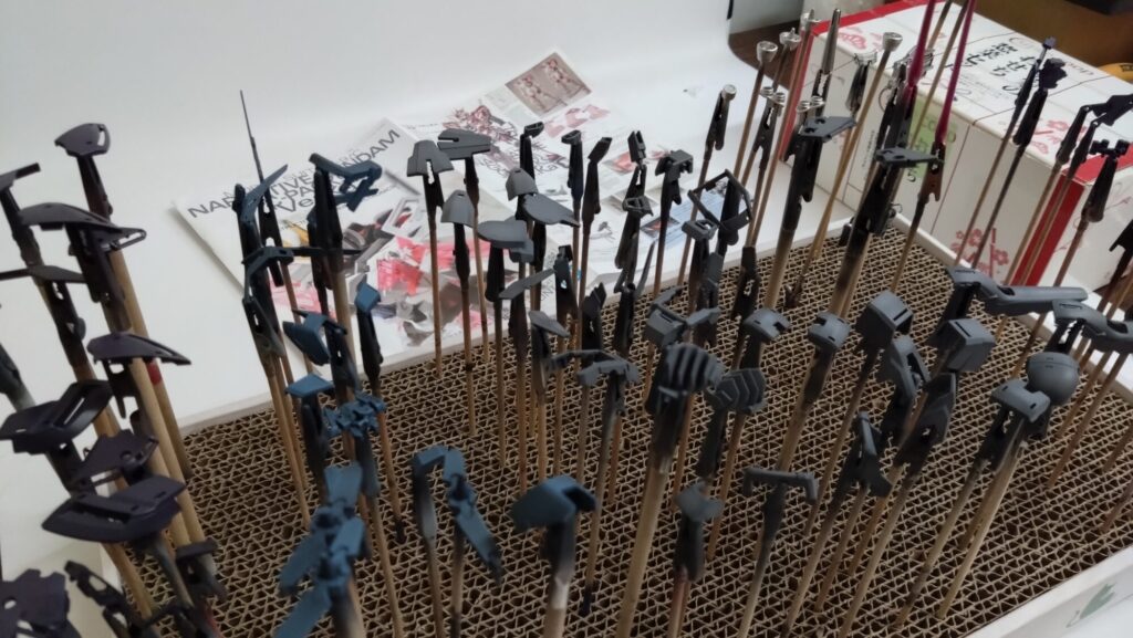 MG 1/100 ナラティブガンダム C装備 Ver.Kaを塗装作成します。⑧サイコフレームをギラっと塗装したいので下地にシルバーを塗る。（機動戦士ガンダムNT）の画像