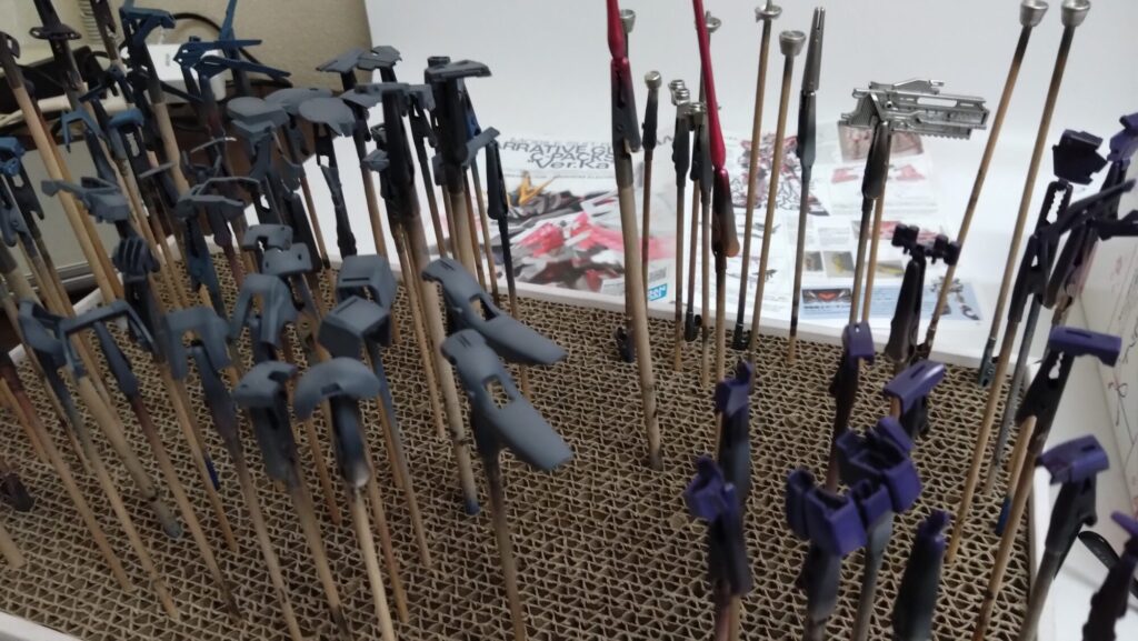 MG 1/100 ナラティブガンダム C装備 Ver.Kaを塗装作成します。⑧サイコフレームをギラっと塗装したいので下地にシルバーを塗る。（機動戦士ガンダムNT）の画像