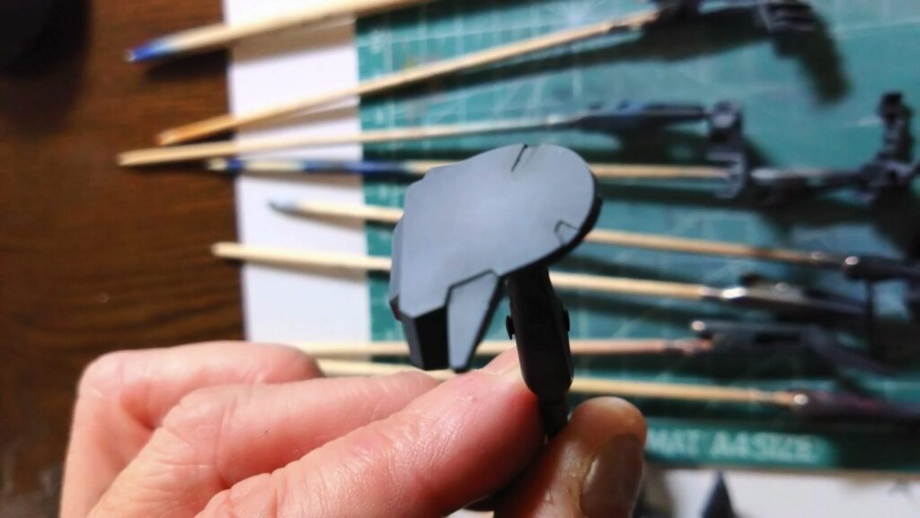 MG 1/100 ナラティブガンダム C装備 Ver.Kaを塗装作成します。⑨スミ入れをして輪郭を際立てます。(機動戦士ガンダムNT)の画像