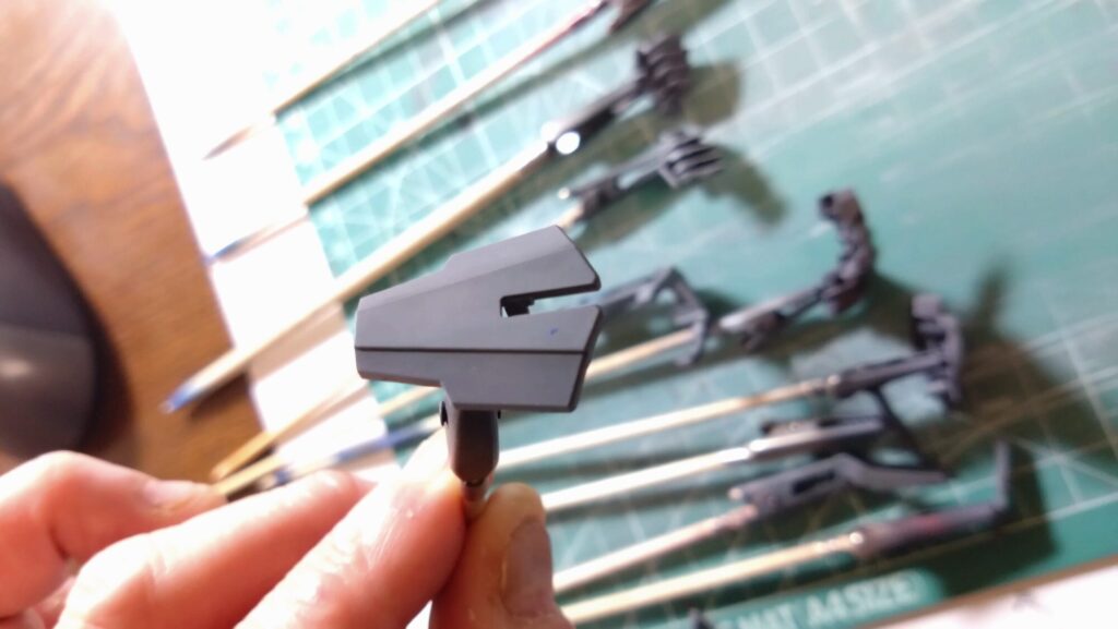 MG 1/100 ナラティブガンダム C装備 Ver.Kaを塗装作成します。⑨スミ入れをして輪郭を際立てます。(機動戦士ガンダムNT)の画像