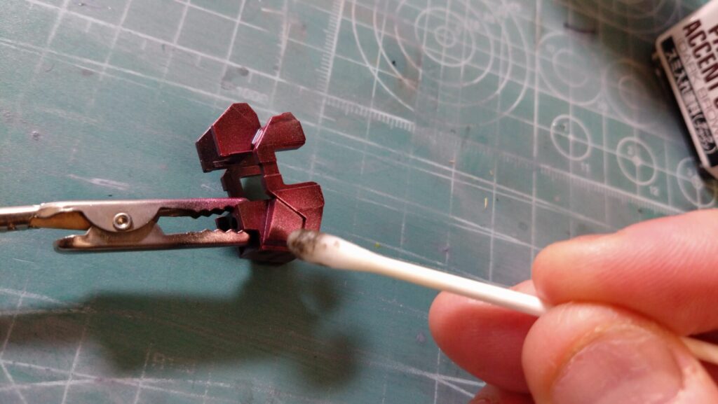 MG 1/100 ナラティブガンダム C装備 Ver.Kaを塗装作成します。⑨スミ入れをして輪郭を際立てます。(機動戦士ガンダムNT)の画像