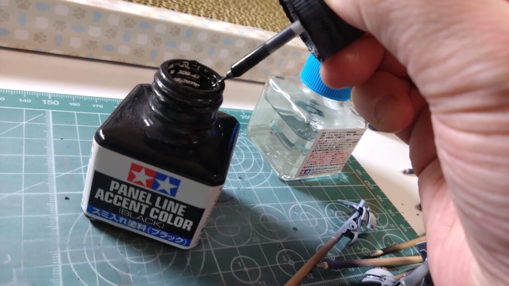 MG 1/100 ナラティブガンダム C装備 Ver.Kaを塗装作成します。⑨スミ入れをして輪郭を際立てます。(機動戦士ガンダムNT)の画像