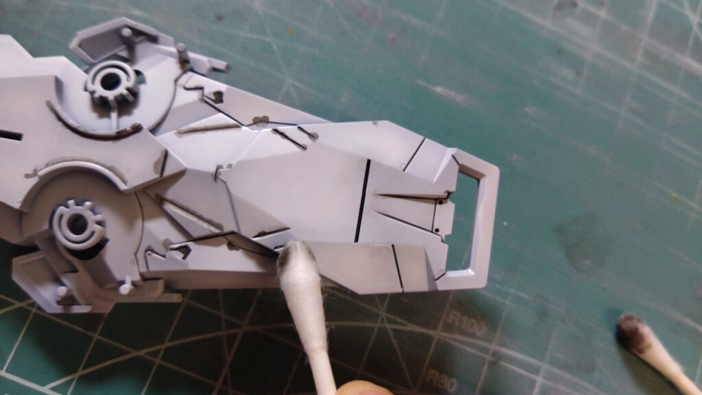 MG 1/100 ナラティブガンダム C装備 Ver.Kaを塗装作成します。⑨スミ入れをして輪郭を際立てます。(機動戦士ガンダムNT)の画像