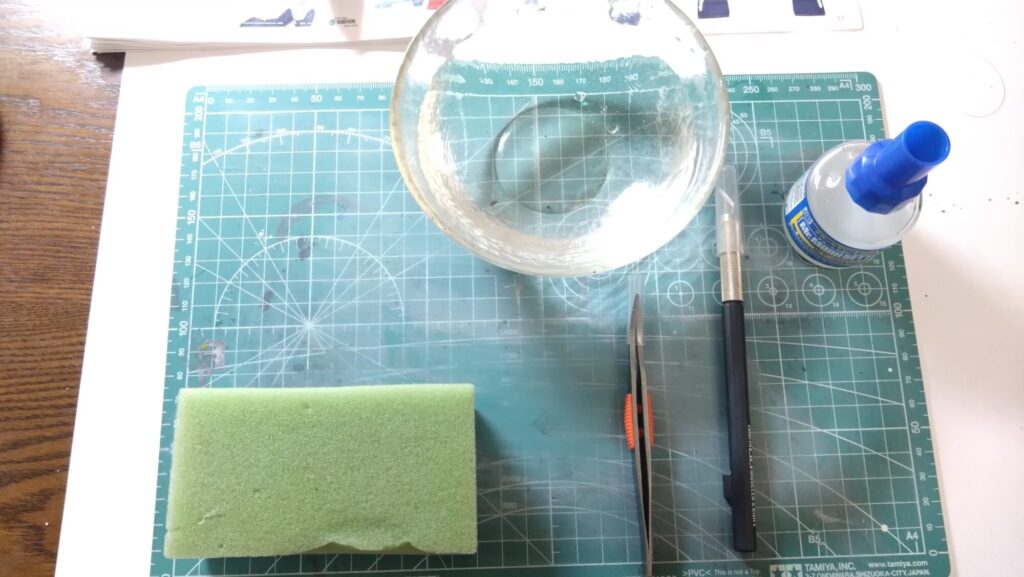 MG 1/100 ナラティブガンダム C装備 Ver.Kaを塗装作成します。⑪水転写式デカールを貼り付けます。（機動戦士ガンダムNT）の画像