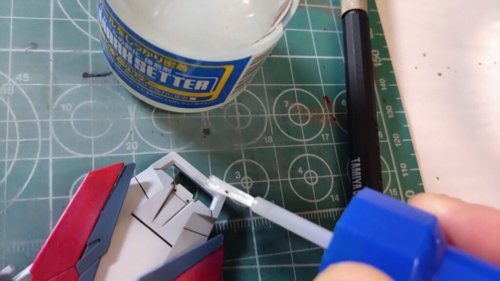 MG 1/100 ナラティブガンダム C装備 Ver.Kaを塗装作成します。⑪水転写式デカールを貼り付けます。（機動戦士ガンダムNT）の画像