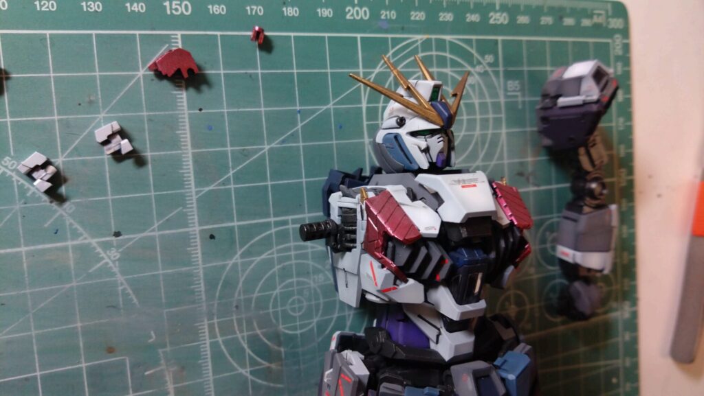 MG 1/100 ナラティブガンダム C装備 Ver.Kaを塗装作成します。⑫つや消しや半つや、パールコートで仕上げます。（機動戦士ガンダムNT）の画像