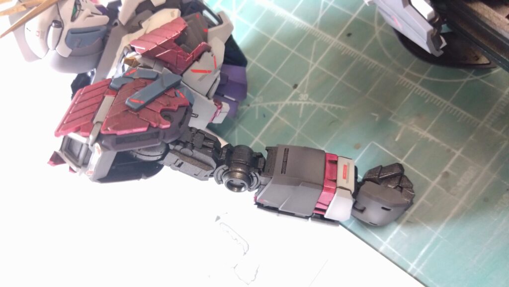 MG 1/100 ナラティブガンダム C装備 Ver.Kaを塗装作成します。⑫つや消しや半つや、パールコートで仕上げます。（機動戦士ガンダムNT）の画像