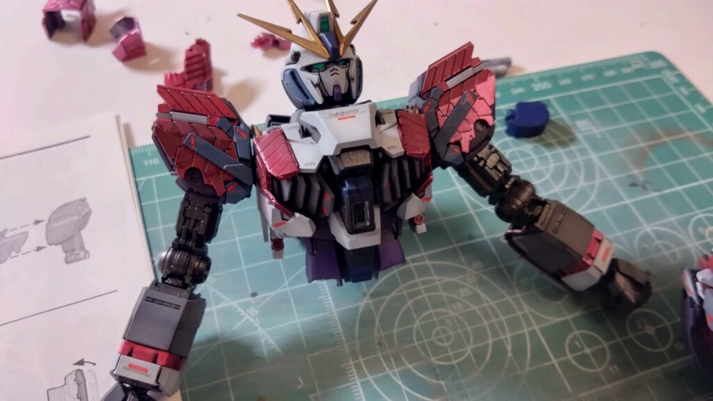 MG 1/100 ナラティブガンダム C装備 Ver.Kaを塗装作成します。⑫つや消しや半つや、パールコートで仕上げます。（機動戦士ガンダムNT）の画像