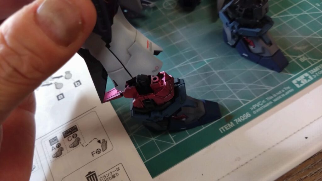 MG 1/100 ナラティブガンダム C装備 Ver.Kaを塗装作成します。⑫つや消しや半つや、パールコートで仕上げます。（機動戦士ガンダムNT）の画像