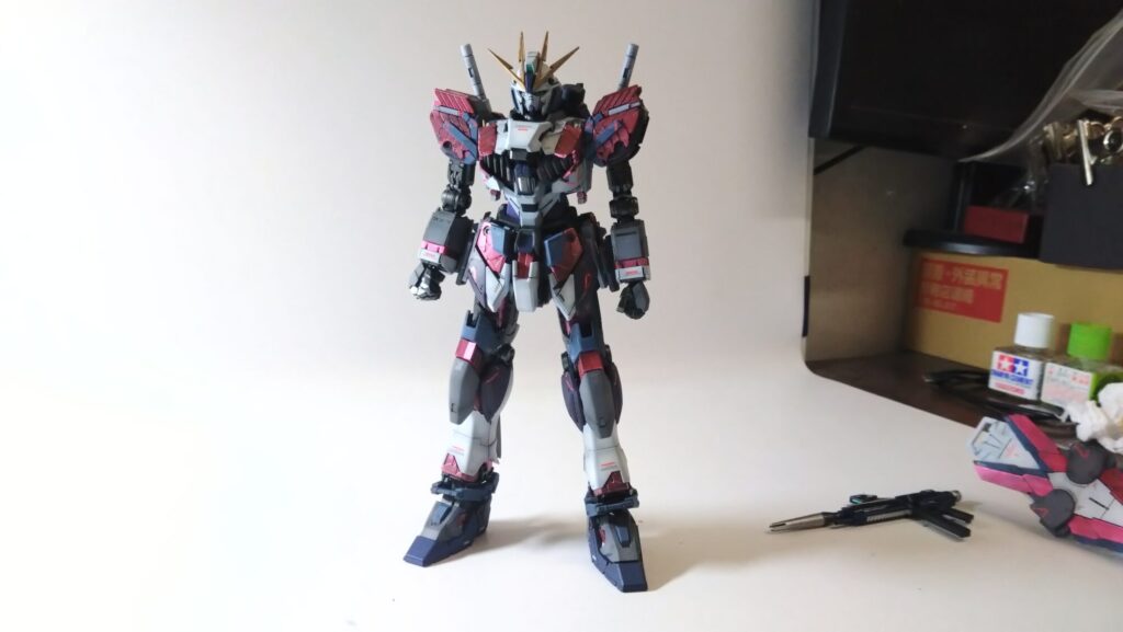 MG 1/100 ナラティブガンダム C装備 Ver.Kaを塗装作成します。⑫つや消しや半つや、パールコートで仕上げます。（機動戦士ガンダムNT）の画像